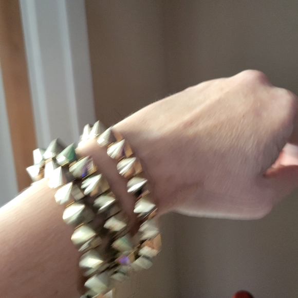 Edgy Gold Spike Stretch Bracelets - Picture 4 of 6